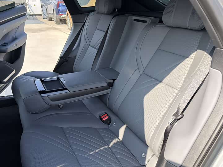 Фото 5 - Zeekr 001