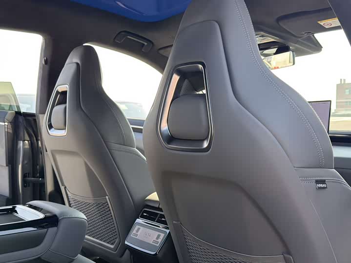 Фото 7 - Zeekr 001