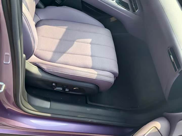 Фото 2 - Changan Deepal L06