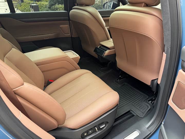 Фото 9 - Nio ES8