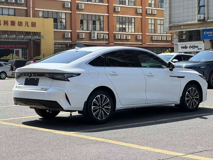 Photo 6 - Chery Fulwin A8