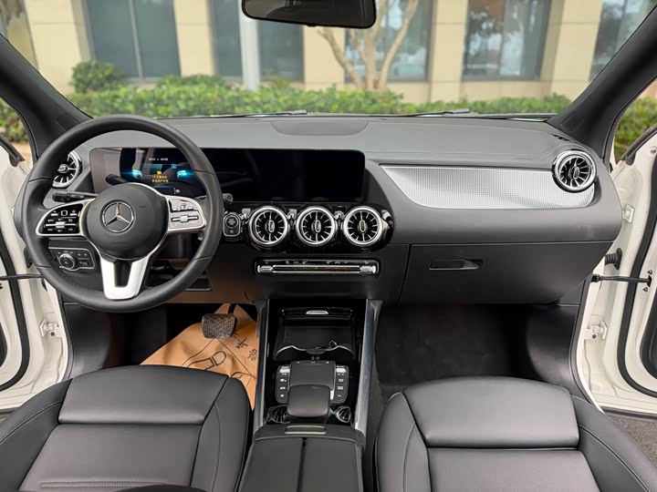 Фото 6 - Mercedes-Benz GLA-Class