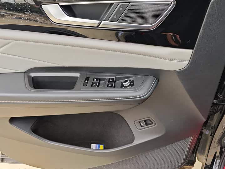 Photo 7 - Volkswagen Teramont Pro