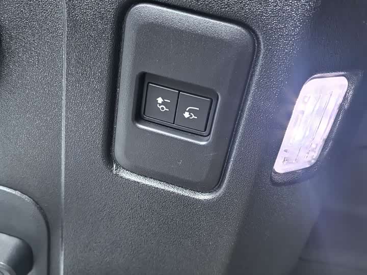 Фото 7 - Land Rover Defender