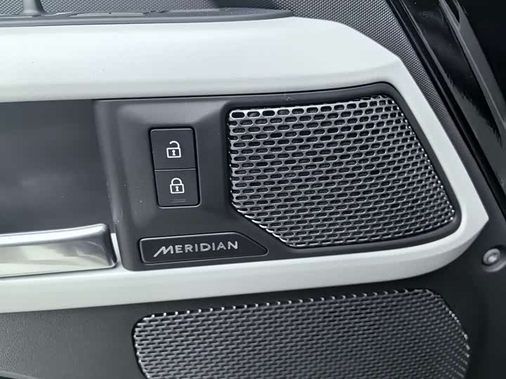 Фото 8 - Land Rover Defender