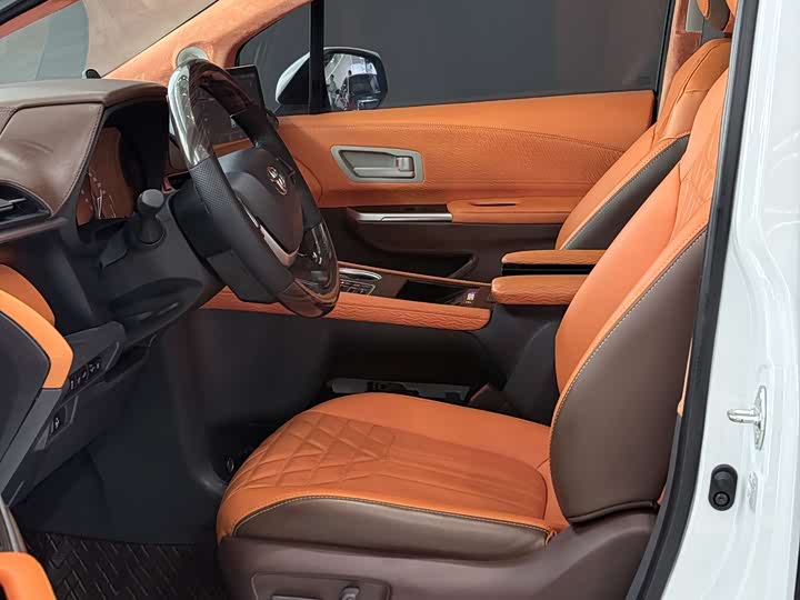 Photo 8 - Toyota Sienna