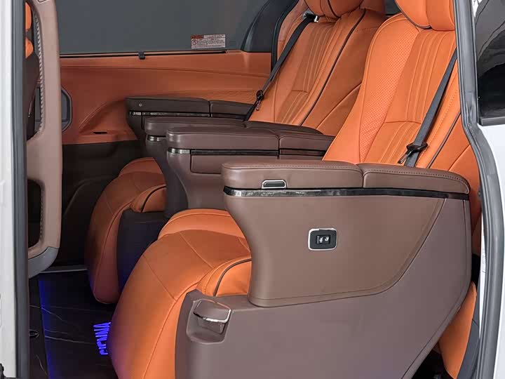 Photo 9 - Toyota Sienna