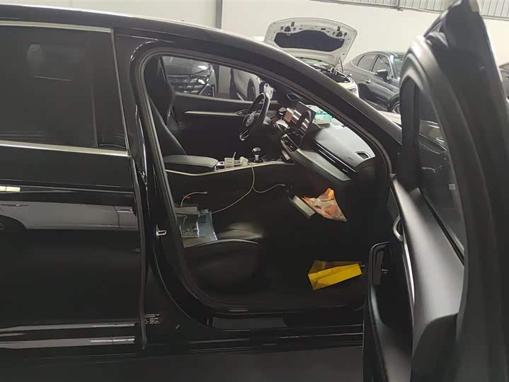 Photo 8 - Geely Preface