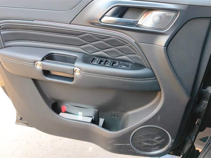 Фото 7 - Tank 300