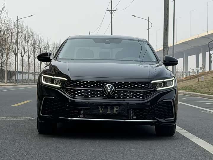 Photo 2 - Volkswagen Passat