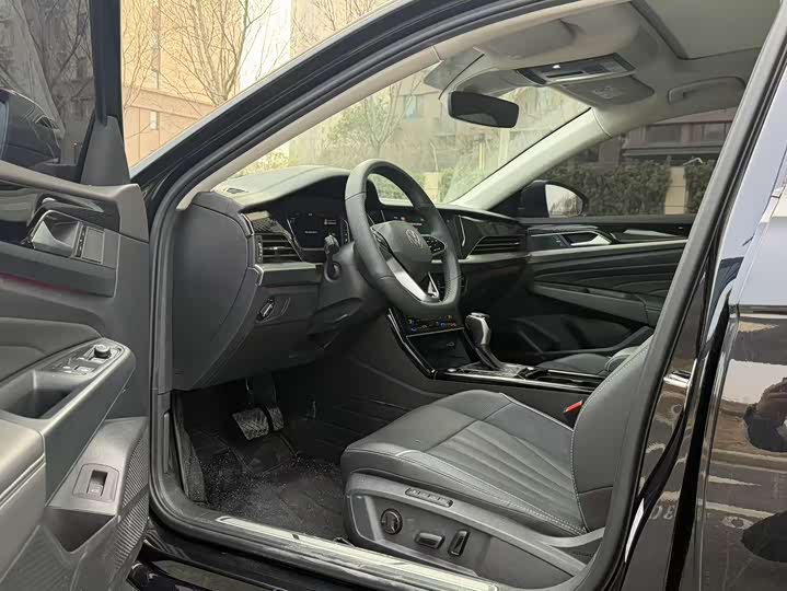 Photo 4 - Volkswagen Passat