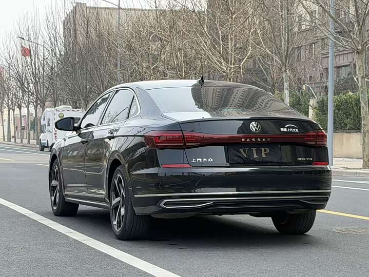 Photo 7 - Volkswagen Passat