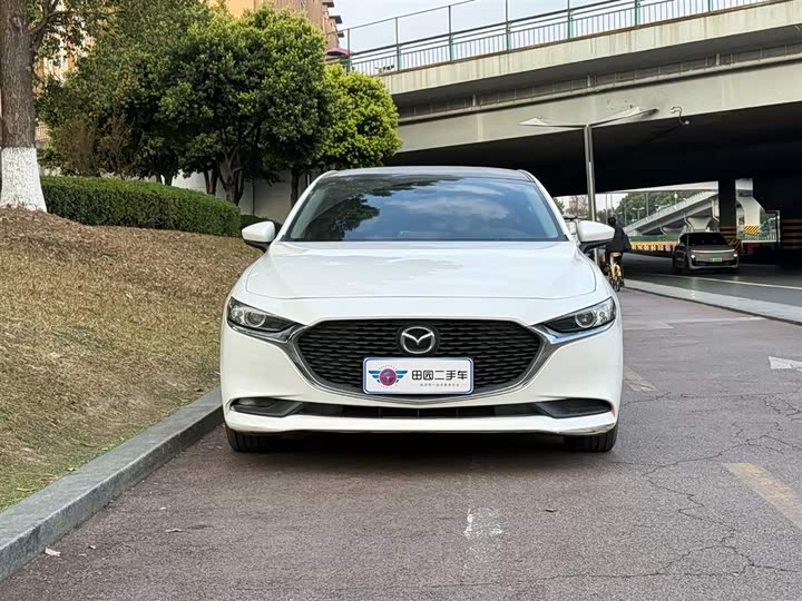 Photo 2 - Mazda 3 (Axela)