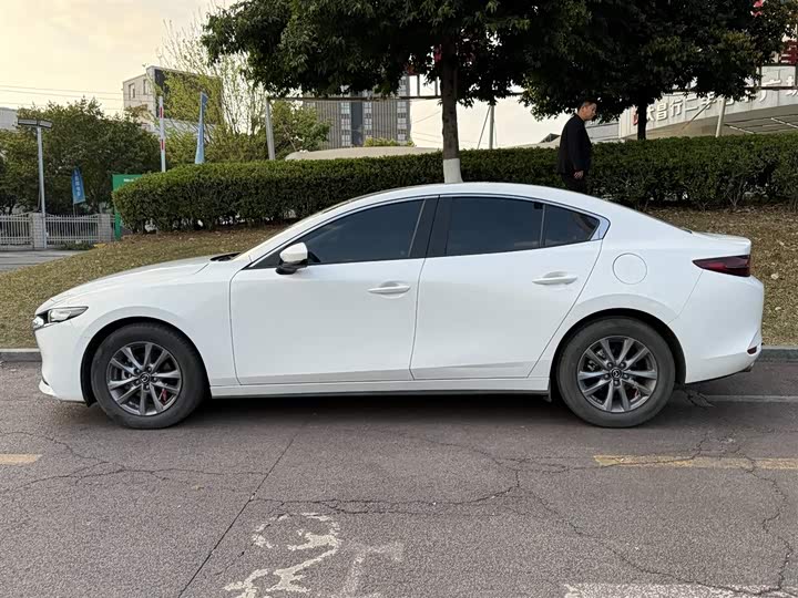 Photo 3 - Mazda 3 (Axela)