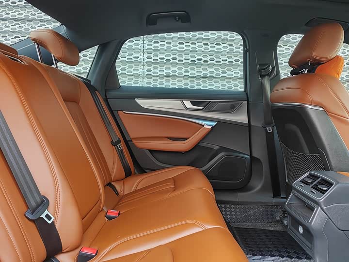 Фото 3 - Audi A6L