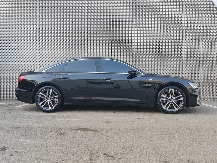 Фото 4 - Audi A6L