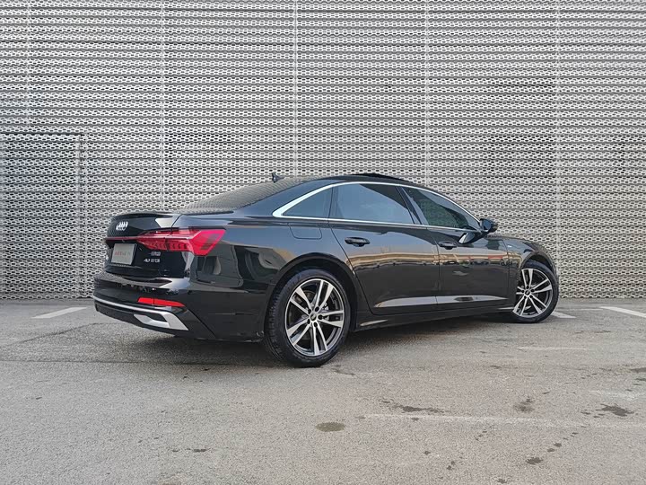 Фото 5 - Audi A6L