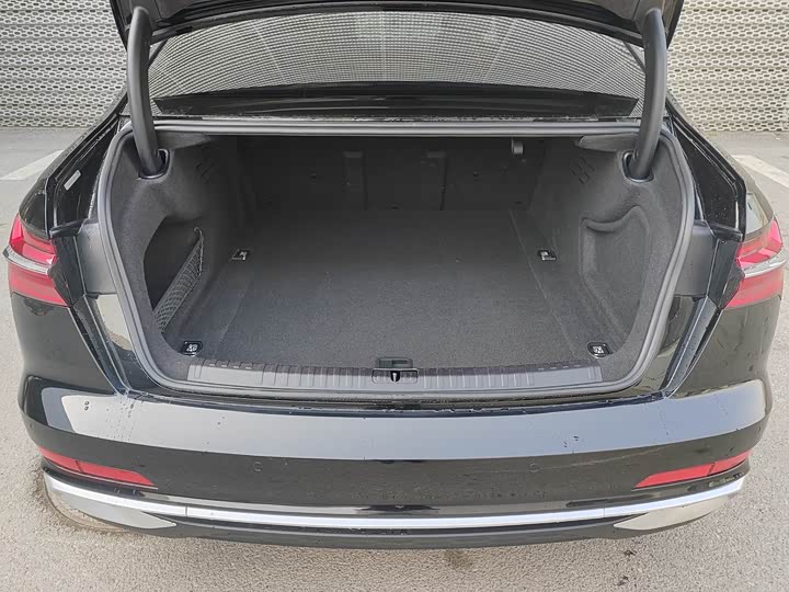 Фото 7 - Audi A6L