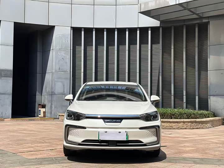 Фото 2 - Beijing EU5