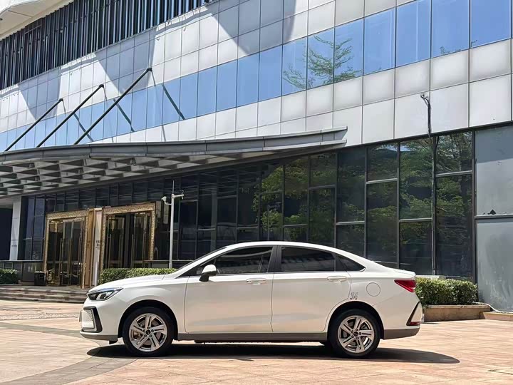 Фото 4 - Beijing EU5