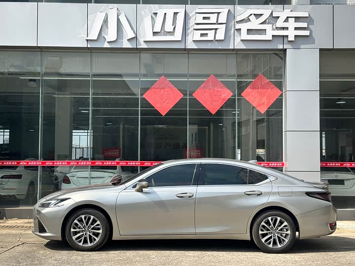 Фото 3 - Lexus ES