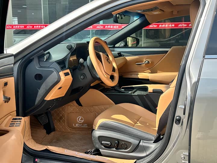 Фото 4 - Lexus ES