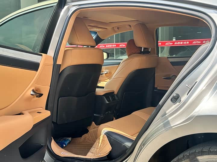 Фото 5 - Lexus ES