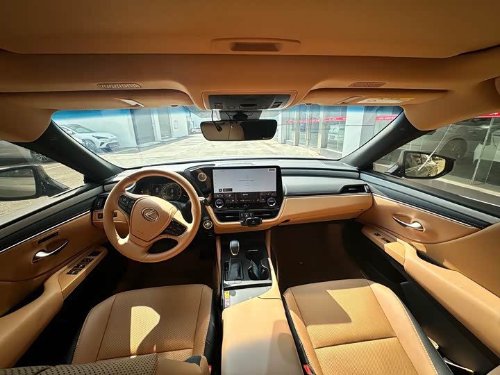 Фото 7 - Lexus ES