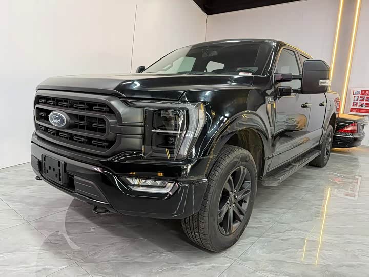 Photo 2 - Ford F-150 Raptor