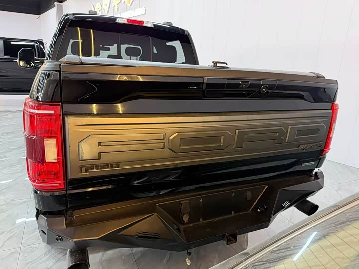 Photo 3 - Ford F-150 Raptor