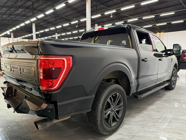 Photo 4 - Ford F-150 Raptor