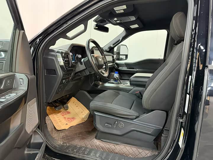 Photo 5 - Ford F-150 Raptor