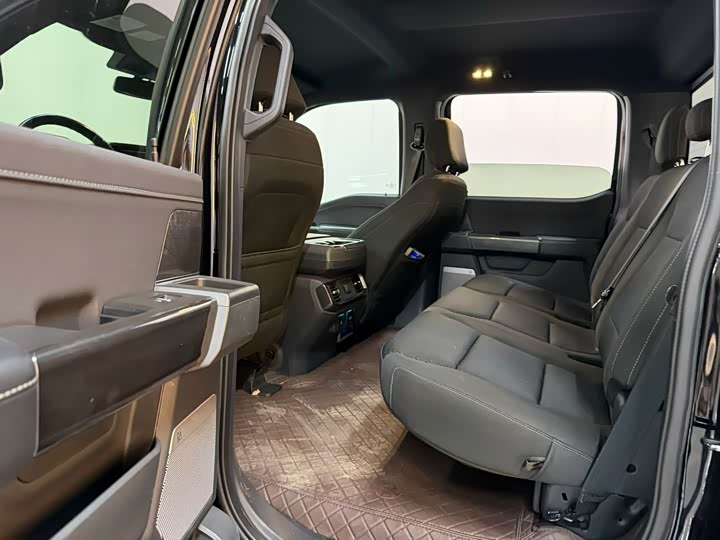 Photo 6 - Ford F-150 Raptor