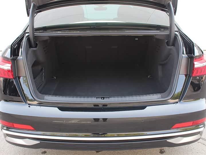 Фото 6 - Audi A6L