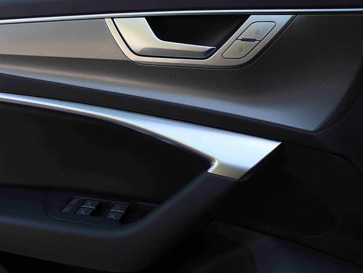 Фото 7 - Audi A6L