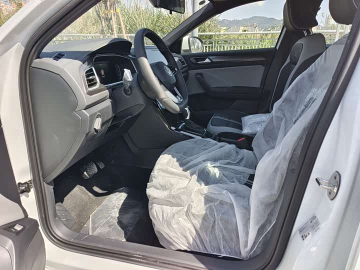 Фото 4 - Volkswagen T-Roc