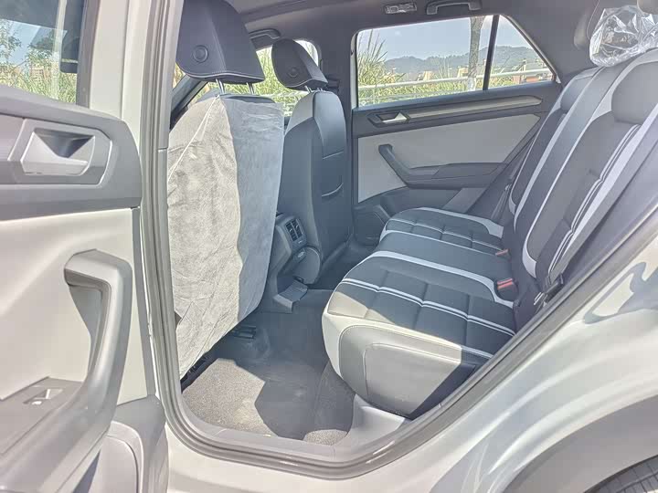 Фото 7 - Volkswagen T-Roc