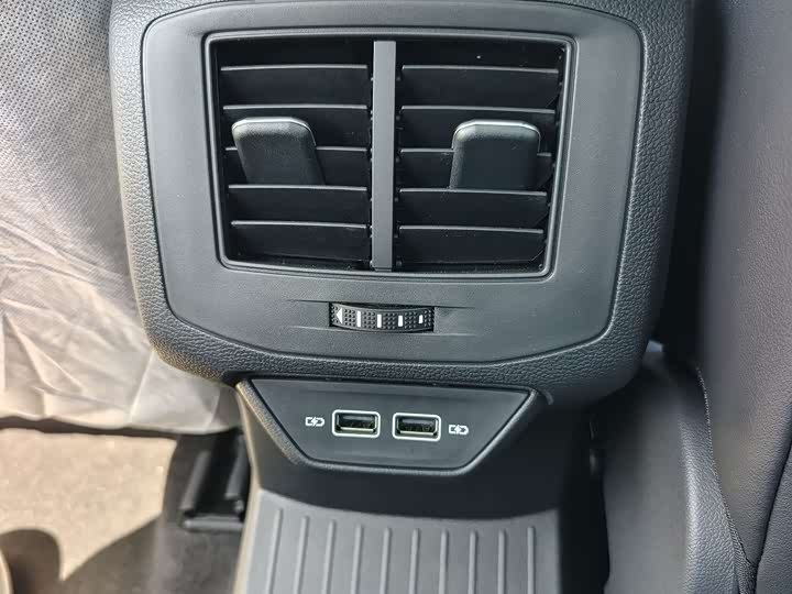 Фото 8 - Volkswagen T-Roc