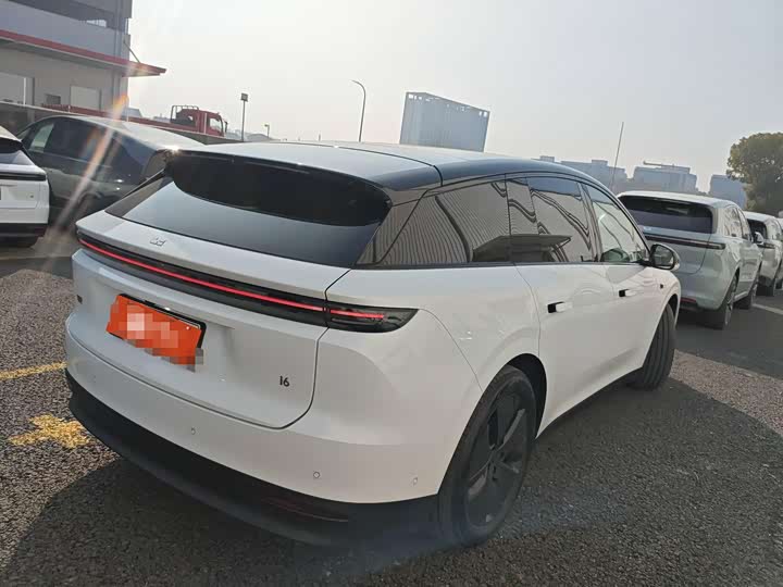 Фото 2 - LiXiang i6