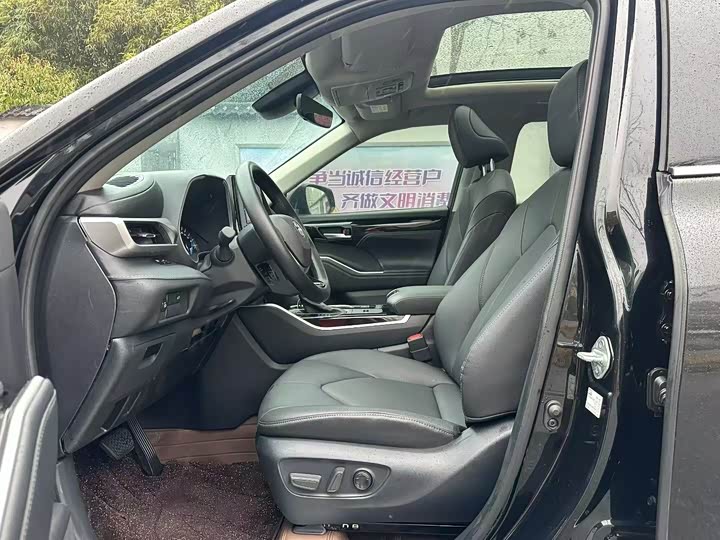 Фото 4 - Toyota Highlander