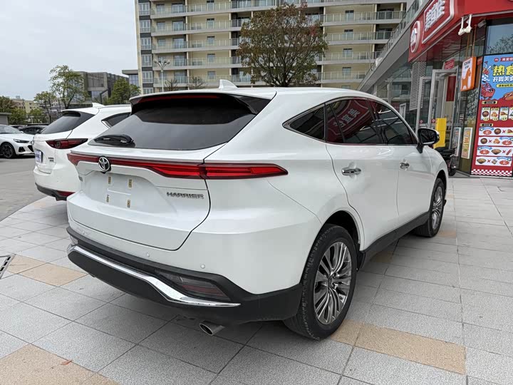 Фото 4 - Toyota Harrier