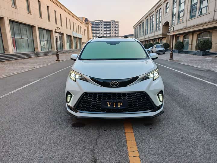 Фото 2 - Toyota Granvia