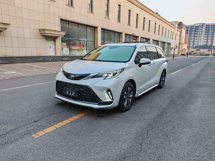 Фото 3 - Toyota Granvia