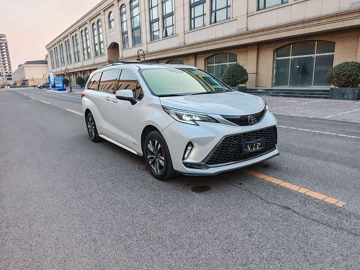 Фото 4 - Toyota Granvia