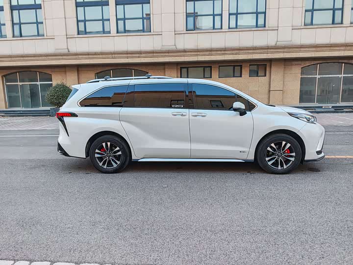 Фото 5 - Toyota Granvia