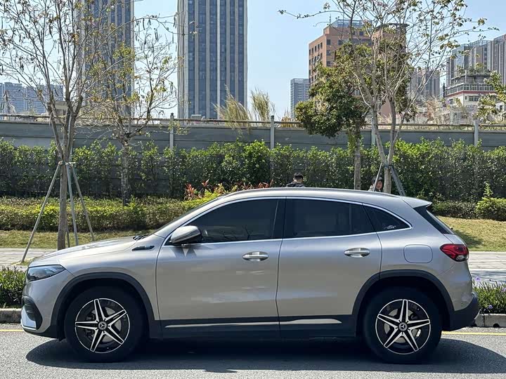 Photo 3 - Mercedes-Benz EQA