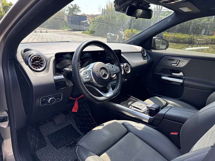 Photo 5 - Mercedes-Benz EQA