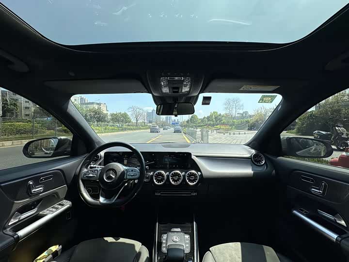 Photo 7 - Mercedes-Benz EQA