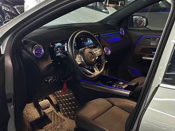 Photo 8 - Mercedes-Benz EQA