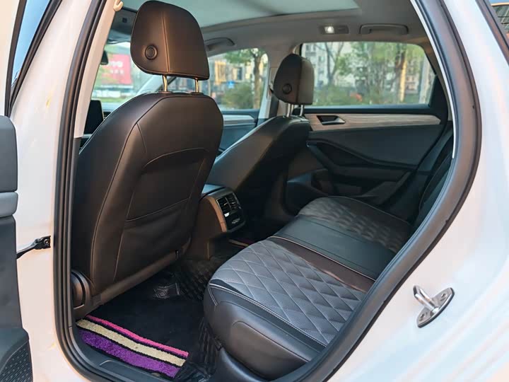 Фото 7 - Volkswagen Sagitar L